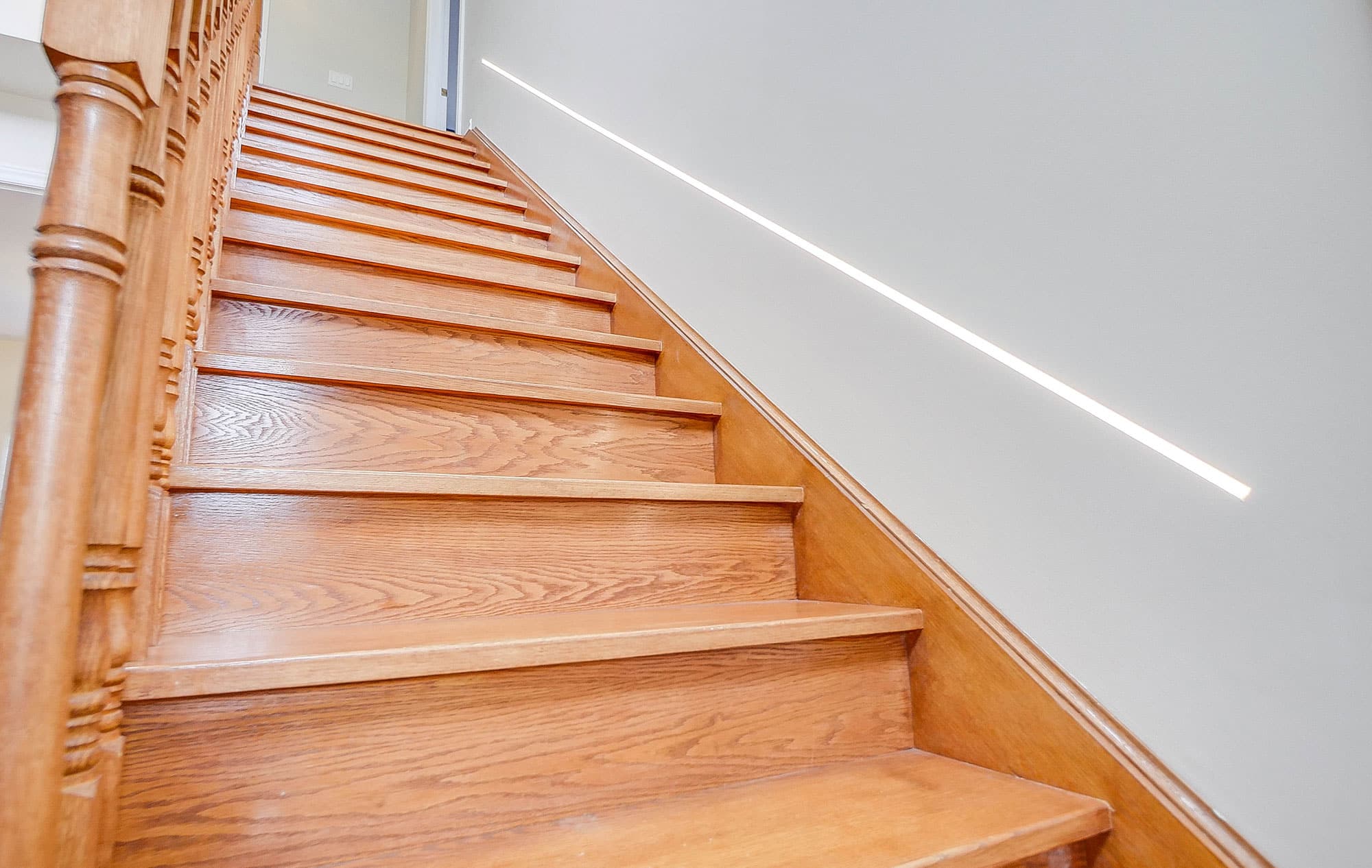 SPK6015F Trimless Drywall Linear Light with 1/2" Sand Texture Frosted Lens - Image 4